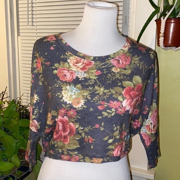 Spring Floral Crop Top - Picture 1 of 7
